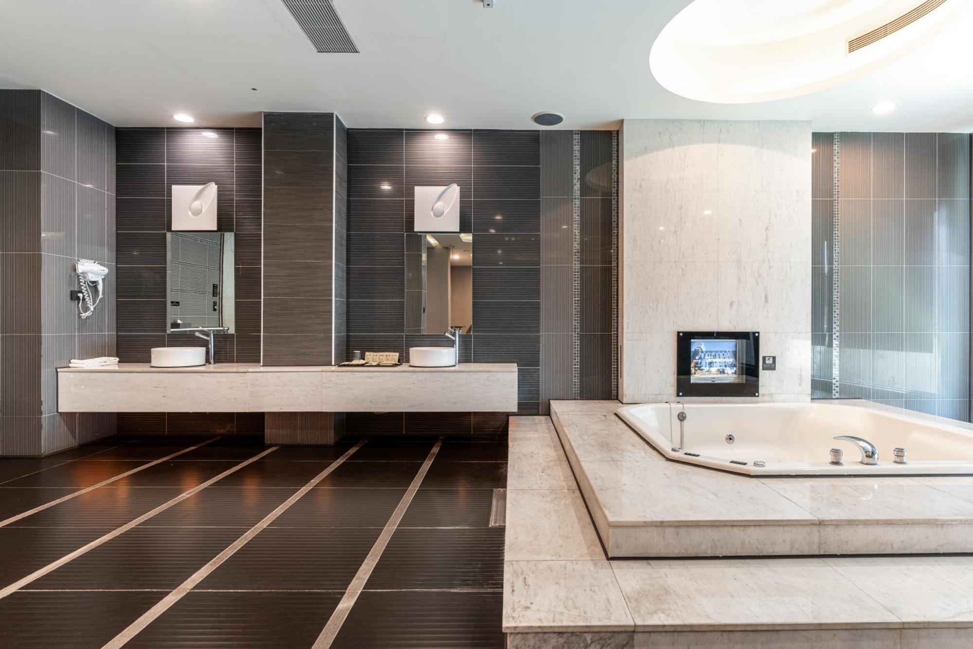 Ohya Chain Boutique Motel-Yongkang Bagian luar foto
